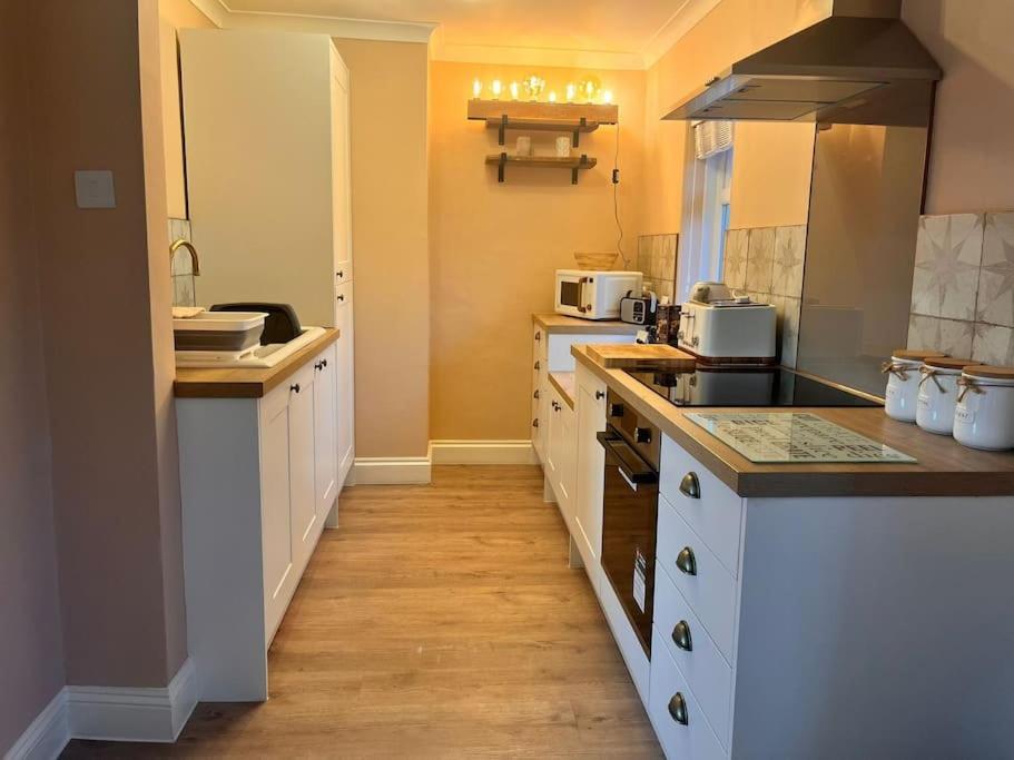 Blue Anchor House - Seaview, Hot Tub Apartments Екстер'єр фото