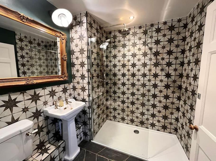 Blue Anchor House - Seaview, Hot Tub Apartments Екстер'єр фото