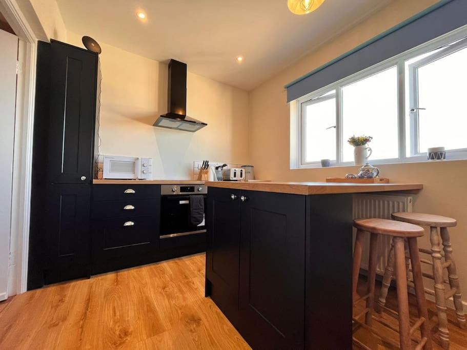 Blue Anchor House - Seaview, Hot Tub Apartments Екстер'єр фото
