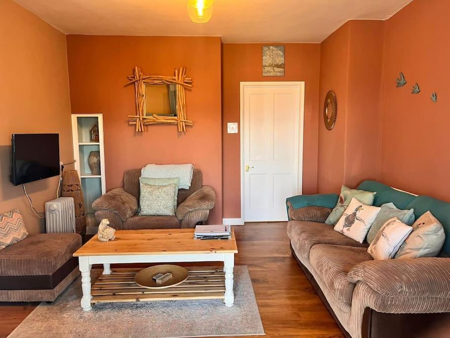 Blue Anchor House - Seaview, Hot Tub Apartments Екстер'єр фото