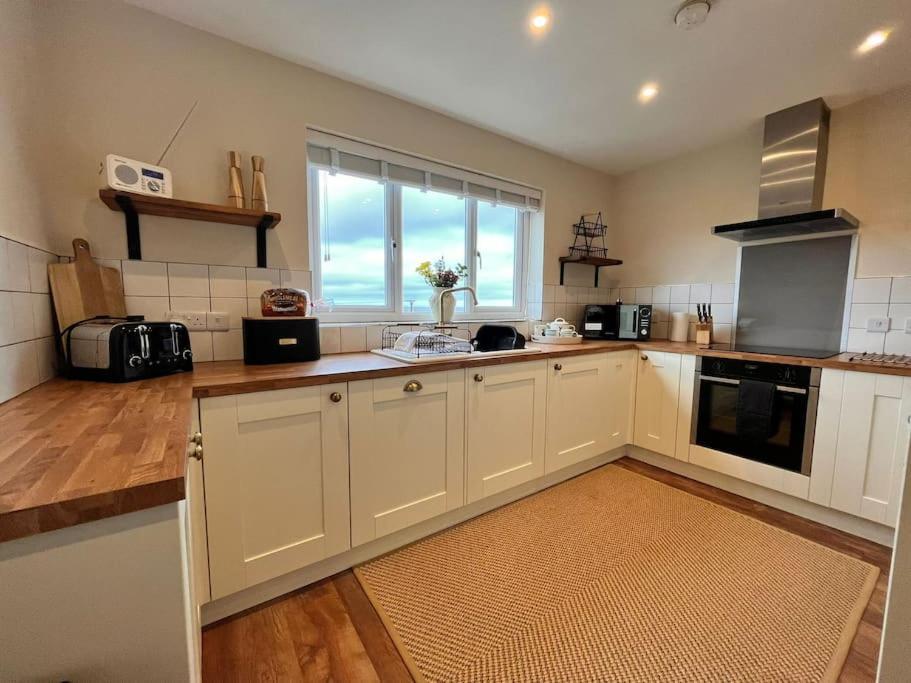 Blue Anchor House - Seaview, Hot Tub Apartments Екстер'єр фото