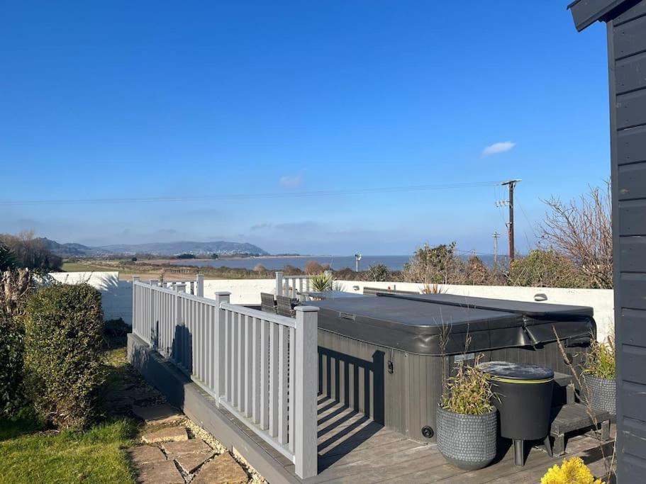 Blue Anchor House - Seaview, Hot Tub Apartments Екстер'єр фото