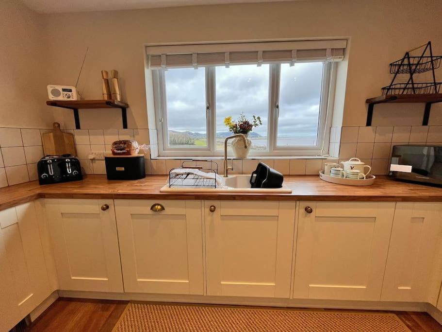 Blue Anchor House - Seaview, Hot Tub Apartments Екстер'єр фото