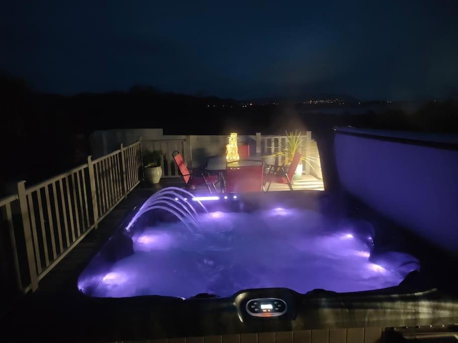 Blue Anchor House - Seaview, Hot Tub Apartments Екстер'єр фото