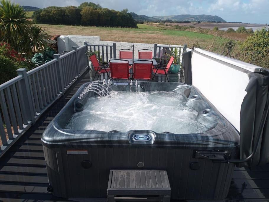 Blue Anchor House - Seaview, Hot Tub Apartments Екстер'єр фото